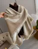 Luxury Cashmere Scarf Fashion Winter Warm Unisex Designer för Women Designer Brand Classic Horse Shawls and Scarves Mens Womens 130x130cm