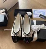 Parijs Lente Zomer 2023 Hoge Kwaliteit Vrouwen Schoenen Channel Luxe Merk Leer Gewatteerde Platte Zool Boog Designer Ballet Schoenen Vrouw Lui canvas Schoen Tory