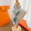 Cravat Designer Высококачественные шелковые шарфы, новый шелковый шарф шелковицы, карнавал животных 50 маленьких квадратных шарфов для женщин, модных и универсальных I5V1