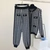 Kvinnors träningsdräkter Black White Plaid Knit Two Piece Set Women Vintage Zipper Houndstooth Cardigan Tracksuit Chic Knitwear Jogger Pants Outfits 230912