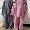 Zestawy odzieży Dzieci ustawione dzieci 2023 Wiosenna jesień chłopcy i dziewczęta modne luźne spodnie swetra dla niemowląt swobodne dwuczęściowe dwuczęściowe