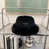 Klasyczny projektant luksusowych projektanci czapki kubełkowej czapki czapki dla kobiet czarne norek włosy maska ​​moda street zima na zewnątrz wiatrowoodporną czapkę wiadra