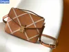 Lyxvarumärke Cross Body M46028 Cross Body Bag Women Metis Handväska Svartvit präglad smidig kornad läderband Purses axelväskor H07D