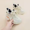 2023 Spring New Women's Running Shoes Inner High Leather Dady Shoes Female Sneakers Kvinnliga tjocka botten Små vita skor Pumpar Storlek 35-40