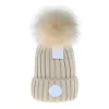 652 Designer de luxo Beanie Cap Mens Bucket Chapéus Moda Mulheres Senhoras Quente Inverno Casual Clássico Grande Faux Fur Pom Poms Bobble Chapéu De Malha Ao Ar Livre