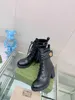 23キャンバスと黒い革の多用途の靴で作られた23の女性のハイヒールブーツ