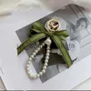 Nyckelringar Designer Keychain Luxury Key Chain Bag Charm Female Car Key Ring Pearl Charm Green Ribbon Delicate Shells Keychain Par Pendant Gift Nice X0914