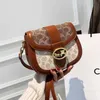 Borsa a mano mezza tonda con spalla stile versatile nuova fine da donna piccola 2024 nuova fine vendita con sconto del 60% nel negozio online