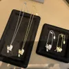 Seiko Western Empress Dowagers Love Pin Halsband Guld Silver Tung hand känns liten och populära modesmycken