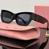 Gafas de sol de lujo Gafas de sol de diseño para mujer Gafas Protección UV Carta de gafas de sol de moda Anteojos casuales con caja muy bonita