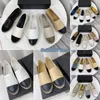 Tasarımcılar Kadın Ayakkabı Espadrilles Yaz Lüksler Bayanlar Düz Plaj Yarım Terlik Moda Kadın Somunlar Kapa Tepe Balıkçı Kanal Tuval Ayakkabı Eur35-42