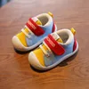 First Walkers Spring Spädbarn Toddler Shoes Girls Pojkar Canvas mjuk botten Bekväm non slip Kid Baby 230914