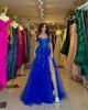 Сексуальные королевские синие платья выпускного вечера для женщин с открытыми плечами и кружевными аппликациями со складками и драпировкой с высоким разрезом по бокам Вечернее платье Торжественная одежда Вечерние платья знаменитостей на день рождения
