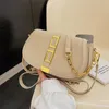 Bolso de mano para mujer, bolsas nuevas para mujer, con asa de Metal, marca de cuero, bandolera de diseñador, bolso de hombro de tendencia a la moda