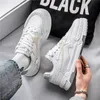 Kleidschuhe Herren Casual Sneakers Trend Koreanische Plattform 2023 Weiß Allmatch Bequemes Frühlings-Skateboard 230912