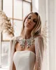 Luxo barato romântico pérolas tule capa de noiva marfim branco longo capas de casamento cristal casamento nupcial envolve manto de noiva
