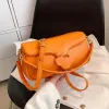 Bolso de hombro con almohada para mujer, diseño clásico, bolso blanco con solapa suave, bolsos cruzados de cuero pequeños a la moda, venta al por mayor