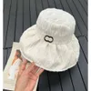 Verano Mujeres Diseñador de lujo Sombrero de cubo Vacaciones al aire libre Viajes Transpirable Protección solar Letra bordada Material de seda de hielo Sombreros de ala ancha