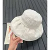 Verano Mujeres Diseñador de lujo Sombrero de cubo Vacaciones al aire libre Viajes Transpirable Protección solar Letra bordada Material de seda de hielo Sombreros de ala ancha