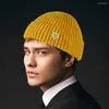 Baskar som stickar hattens huvudbonader Stylish Brimless Beanie Hats för par Solid Color Sticked With Logo Print Autumn Winter