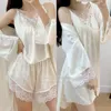 Vêtements de nuit pour femmes Été 4pcs Pyjamas Ensemble pour femmes Sexy Patchwork Dentelle Kimono Peignoir Chemise de nuit Mince Satin de soie douce Vêtements de nuit en vrac Accueil