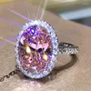 Anéis de cluster micro-incrustados em forma de ovo diamante cor pó zircão luxo temperamento grande noivado anel de casamento feminino