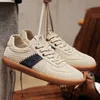 Klädskor män tyska tränare avslappnade vintage sneakers sportskor män läder sneakers manlig retro design snörning andningsbara sneakers 230914