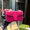 Zincir kadife çanta tasarımcısı omuz crossbody cüzdan flep flap messenger cüzdan altın donanım mektubu toka yüksek kaliteli iç fermuarlı cep debriyajı