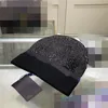 SS 패션 디자이너 모자 남성 및 여성 비니 가을/겨울 열 니트 모자 스키 브랜드 보닛 고품질 줄무늬 두개골 모자 고급 웜 모자