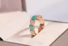 2023 Bague de bande punk de charme de qualité de luxe avec des perles de coquillages naturels et un diamant de malachite verte dans un design large et épais avec tampon PS4480A