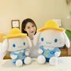 Śliczny żółty kapelusz mały biały pies pluszowe modele zabawkowe kreskówki pluszowe lalki anime pluszowe zabawki dla dzieci Kawaii