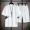 メンズトラックスーツ半袖Tシャツとスポーツショーツカジュアルウェアジョギングスーツサマーファッションスポーツウェア