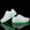 Athletic Outdoor Kriativ Luminous Sneakers Glowing Light Up Shoes Kids Boy Led för vuxna barn tofflor USB Ladda grossist 230915