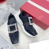 Designer marca trainer sapatos femininos apartamentos dedo do pé redondo sola grossa casual malha tênis tênis preguiçoso mocassins sapatos femininos