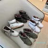 2023-Botas de diseñador Almohada Plana Suela gruesa Zapatos de tobillo cálidos Impreso Presbicia Pato Abajo Lace Up Snow Tamaño 35-41