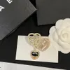 Tasarımcı Kalp Broşes Klasik Pimler Charm Crystal Brooches Marka Lüks Tasarımcı Takı 18K Altın Doğum Günü Aşk Hediye Pimleri Yüksek Kalite Değişim Renk Broşları