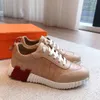 Vit vår hösten casual skor män läder snörning sneaker mode lady designer löpande tränare bokstäver man sko platt tryckt män gym sneakers storlek 38-45