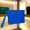 Nuove pochette di alta qualità Borse da toilette Borse per iPad Borse da ufficio da uomo da donna con borse antipolvere scomparti per carte pochette di marca