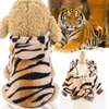 Vestiti per animali di Halloween Autunno e inverno Flanella a due zampe Forniture per cani caldi per gatti Teddy Bichon tigre Vestiti per la trasformazione257k