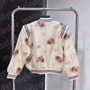 Jacquard Flower Jackets Kobiety Krótki styl Cardigan Metal Letter Contrast Kolor Płaszcz Designer ciepły stojak na szyję kurtkę