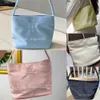 Mucu And Ebony Bags Diseñador Bolso De Nylon Nicho Mujeres Totes Bucket Monedero Bordado Desplazamientos Hombro Tote Impermeable Portátil Pequeño Bolso De Axila Bolso De Axila