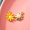 Charmes 5 pièces 15 11MM émail marguerite fleur pour colliers pendentifs boucles d'oreilles bricolage coloré Mini bijoux faits à la main trouver fabrication