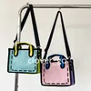 Tasarımcı çanta kuadratik eleman tuval çanta karikatür çanta 2D 3D crossbody çanta eğlenceli trend çantası moda animasyon çanta ins tarzı kadın omuz çantası su geçirmez çanta