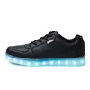 Athletic Outdoor Kriativ Luminous Sneakers Glowing Light Up Shoes Kids Boy Led för vuxna barn tofflor USB Ladda grossist 230915