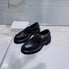 Designer vestido sapatos feminino engate mocassins sapatos de couro brilhante plataforma tênis das mulheres dos homens preto branco fosco mocassins de fundo grosso