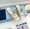 Tasarımcı Slide Summer Sandalet Flip Flops Kadınlar Terlik İthal koyun derisi astar Son derece özelleştirilmiş ipek tasarımcılar topuk slaytlar platform sandalet