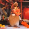 Colheita de abóbora de Halloween, folha de bordo, boneca anã, decoração de boneca de outono de ação de graças