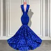 Elegant Sparkly V-hals Royal Blue Sleeveless 3D Rose Mermaid Prom Dress Long Sequined Black Gala Gala Evening Party Wear Gowns CU270F
