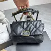 Mode Frauenbeutel Hochwertige Luxusdesignerin 2023 Neue Handtasche Klassische Schaffell -Achsel -Einkaufstasche Umhängetasche Hobo Frauen Flip Letter Tasche