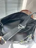 冷たく、魅力的で、セクシーになりたいなら、このバッグはファッションと実用性を組み合わせて絶対にユニークです